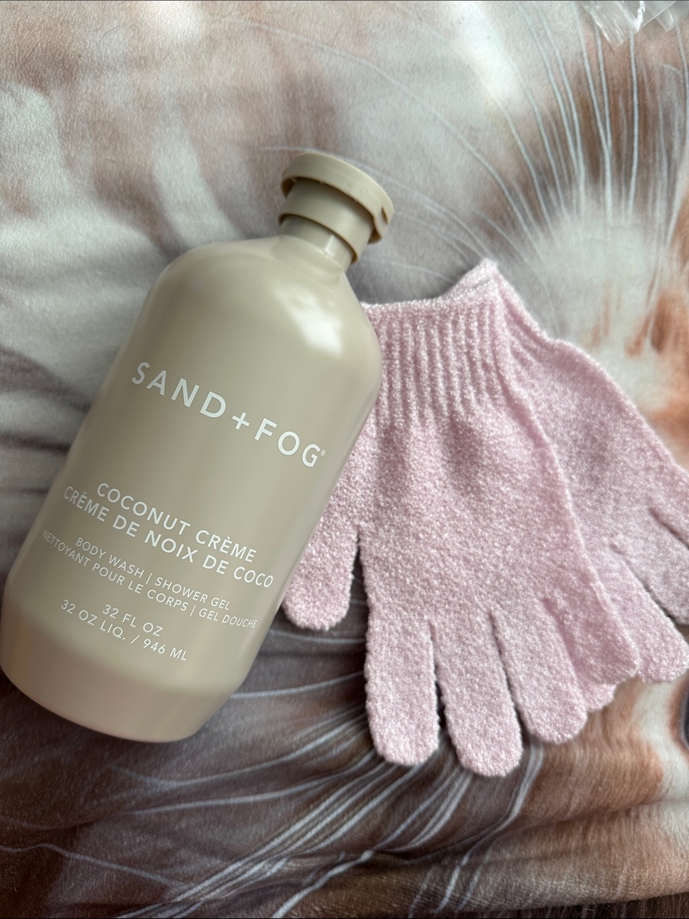 SAND+FOG Coconut Crème Body Wash Bundle c/w 2 Exfoliating Gloves